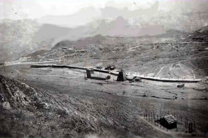 Attorno ai due nuclei urbani di Villarosa e Villapriolo, sorgeva una dei maggiori, se non il più grande, bacino minerario per l'estrazione dello zolfo della Sicilia. Che per molti anni fu la  prima produttrice mondiale.